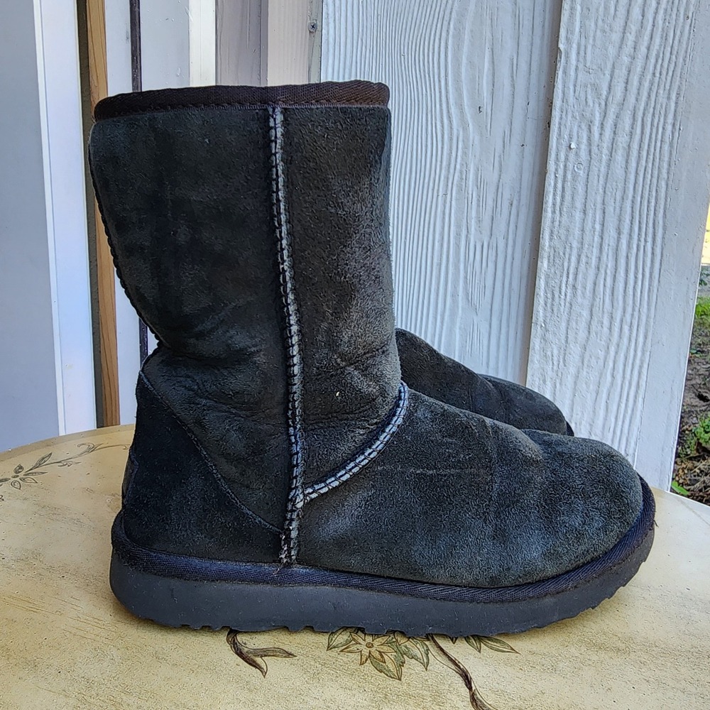 UGG Sz 7 Y2K Black Suede Classic Short Boots Retro Early 2000s Scandinavian
